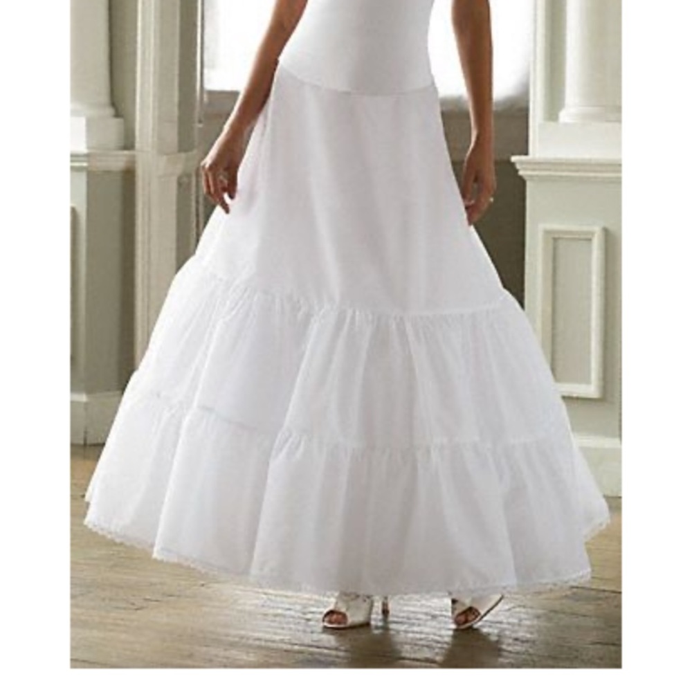 David’s bridal A line slip, size 8 (fits size 4)